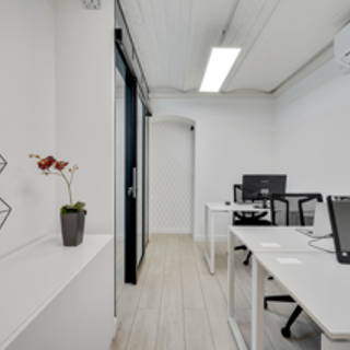Bureau privé 13 m² 3 postes Location bureau Rue Rennequin Paris 75017 - photo 3